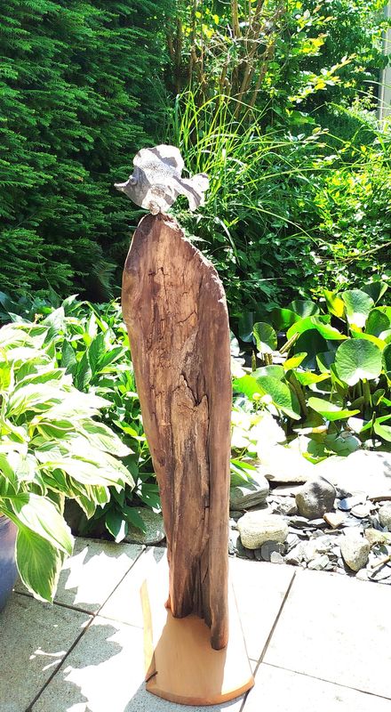 Fisch Stele auf kunstvollem Holz - Unikat