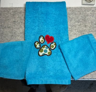 Paw applique with heart