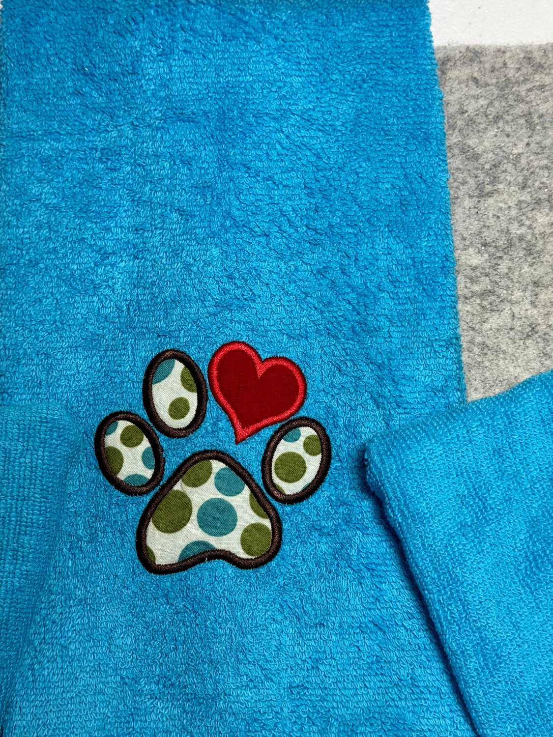 Paw applique with heart