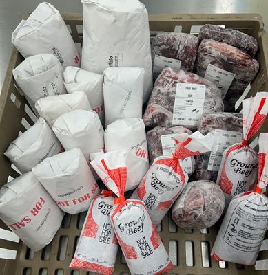 Bison & Beef Basic Combo - average 30 lbs - approx. 15 lbs of beef and 15 lbs of bison Bison & Beef Basic Combo - average 30 lbs - approx. 15 lbs of beef and 15 lbs of bison