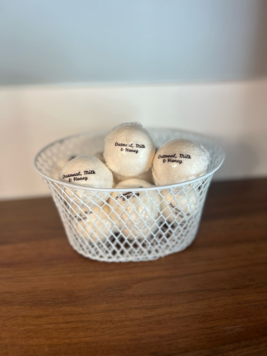 Oatmeal, Milk &amp; Honey Bath Bomb