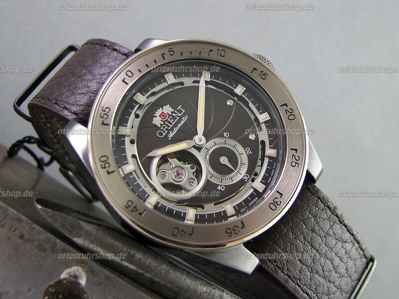 Orient Retro Future Camera Automatik Uhr RA-AR0203Y00B Orient Retro Future Camera Automatik Uhr RA-AR0203Y00B