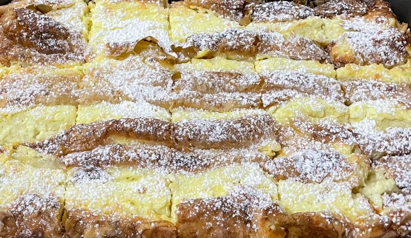 Traditional cheese pie (20 pieces)