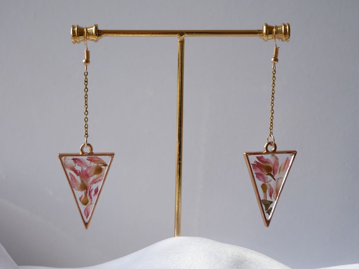 Petal Whispers – Dried Flower Resin Triangle Earrings | Boho Botanical Jewelry | Handmade Gold Drop Earrings | Nature-Inspired Jewelry Gift