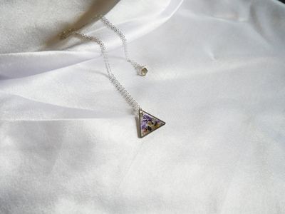 Sweet Pea Triangle Necklace – Dried Flower Resin Pendant | Silver Triangle Necklace | Botanical Jewelry | Handmade Floral Gift