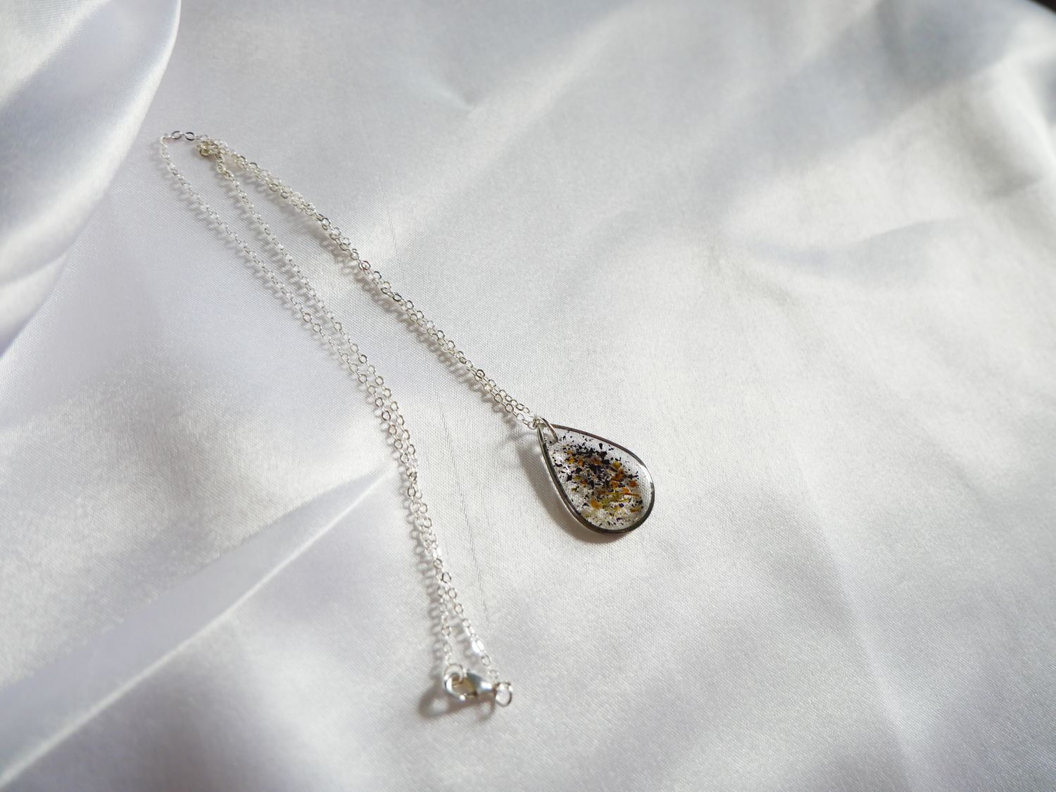 Meadow Dewdrop Necklace – Dried Sweet Pea Flower Teardrop Pendant | Silver Resin Necklace | Handmade Botanical Jewelry | Floral Gift