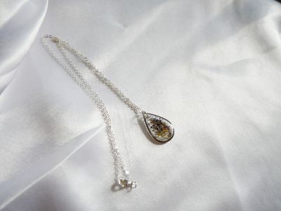 Meadow Dewdrop Necklace – Dried Sweet Pea Flower Teardrop Pendant | Silver Resin Necklace | Handmade Botanical Jewelry | Floral Gift