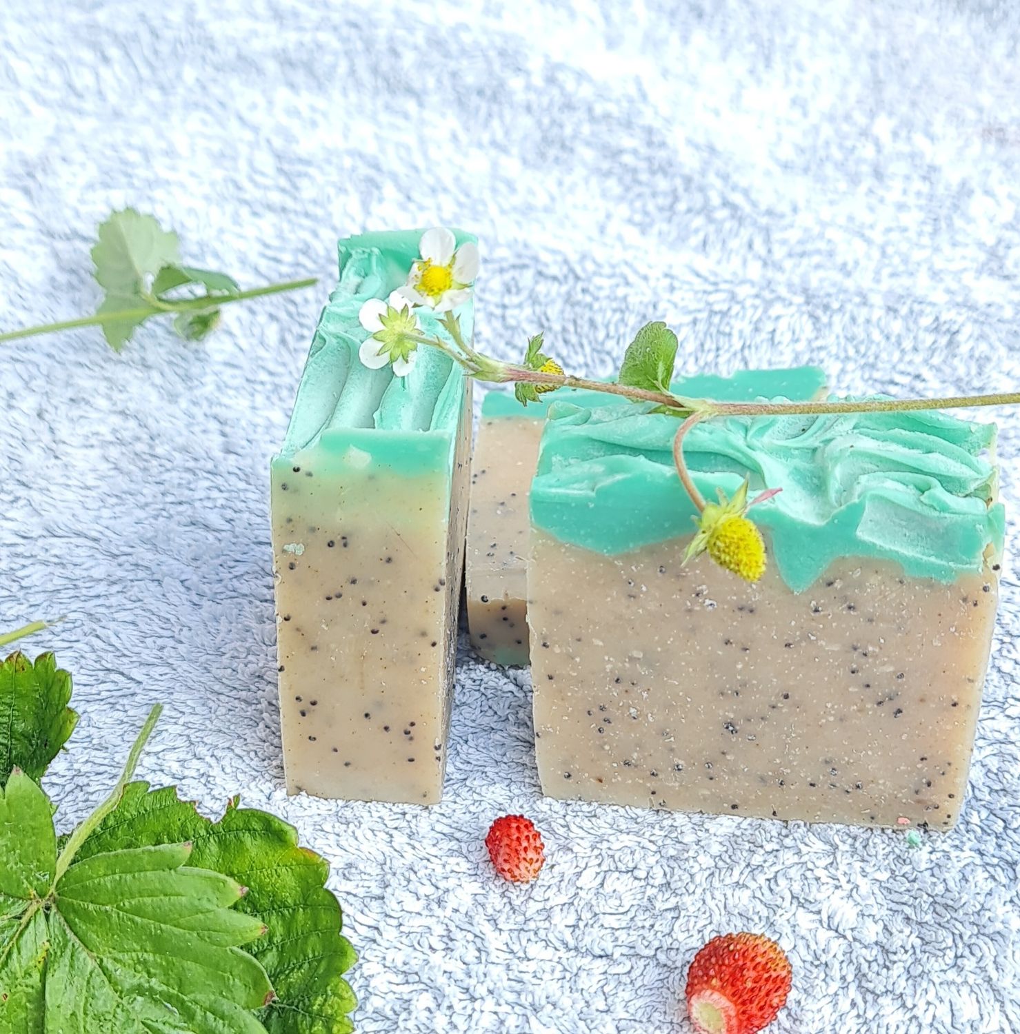 Natural Exfoliating Soap with Strawberry Fragrance &amp; Poppy Seeds – Handmade, Vegan, Cruelty-Free