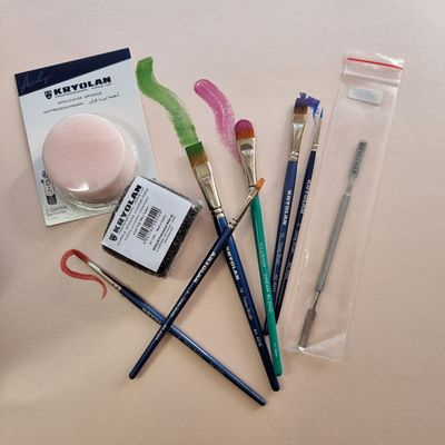 Pinceaux, éponges, outils