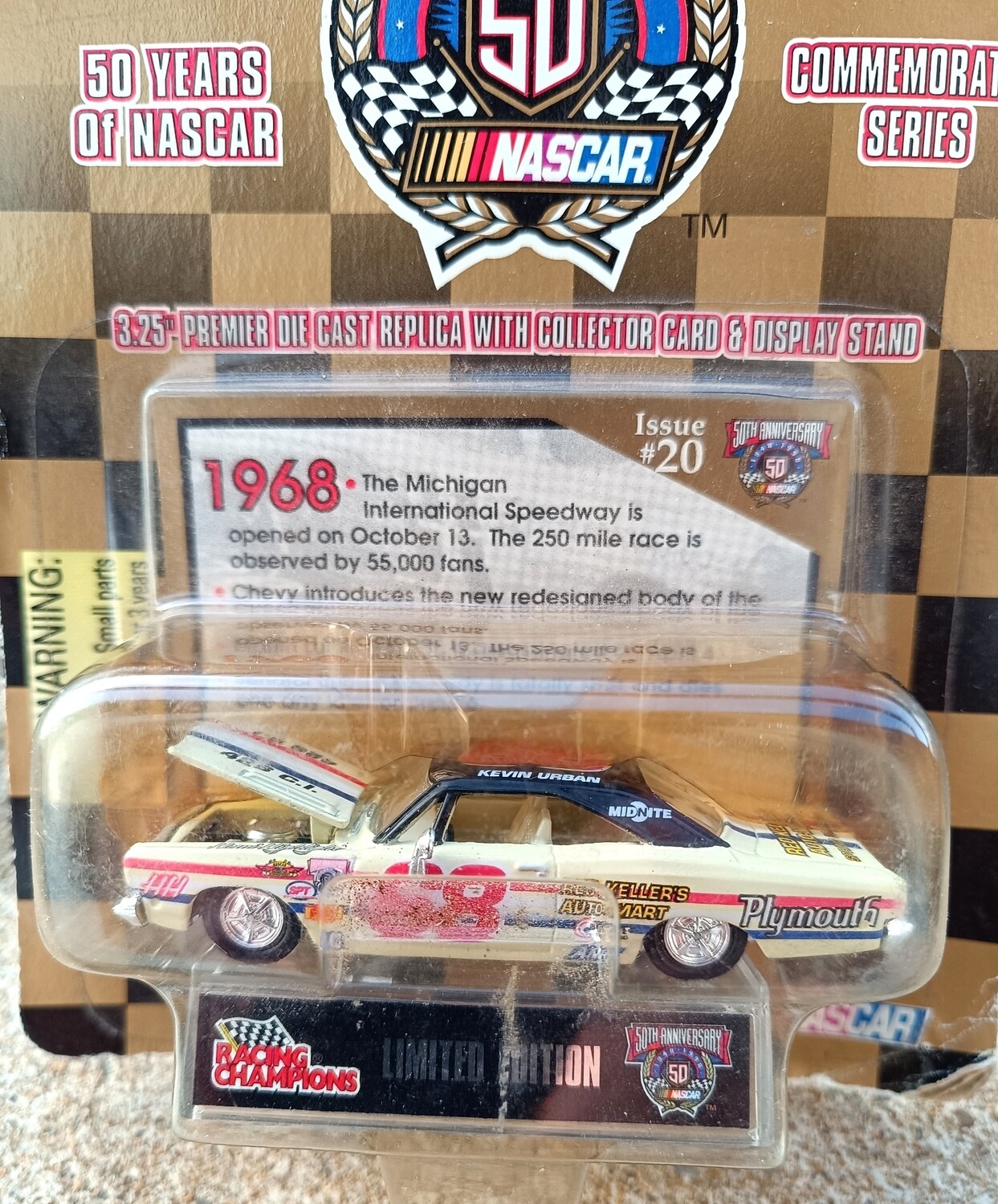RACING CHAMPION 1/64