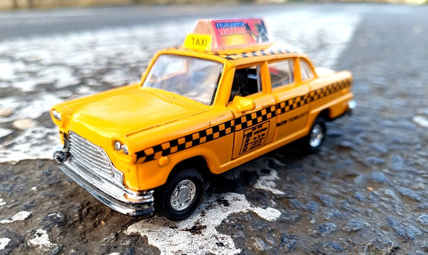 TAXI CAB MINIATURE A TRACTION 