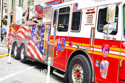 PHOTO CAMION DE POMPIER DEANS LES RUES DE N.Y, POMPIER DANS N.Y: TIRAGE 30X40 SUR PAPIER MAT STYLE AFFICHE