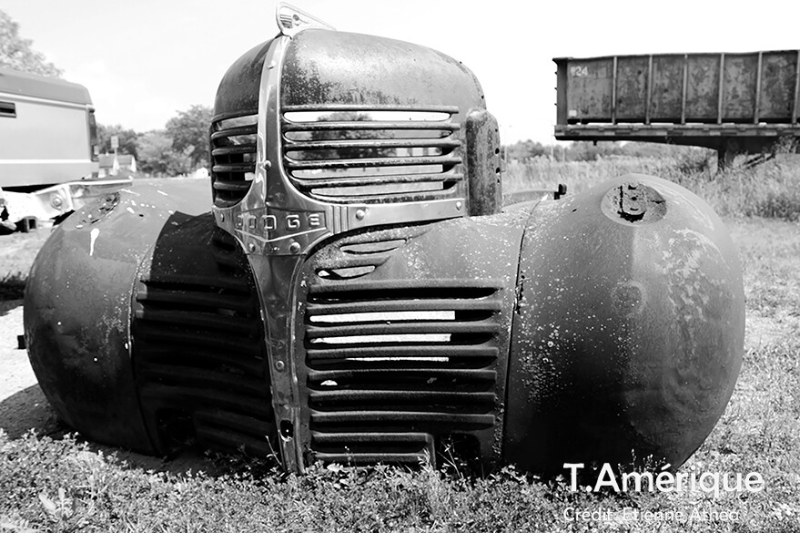 PHOTO  CALANDRE DODGE, CALANDRE DODGE: TIRAGE 30X40 SUR PAPIER MAT STYLE AFFICHE