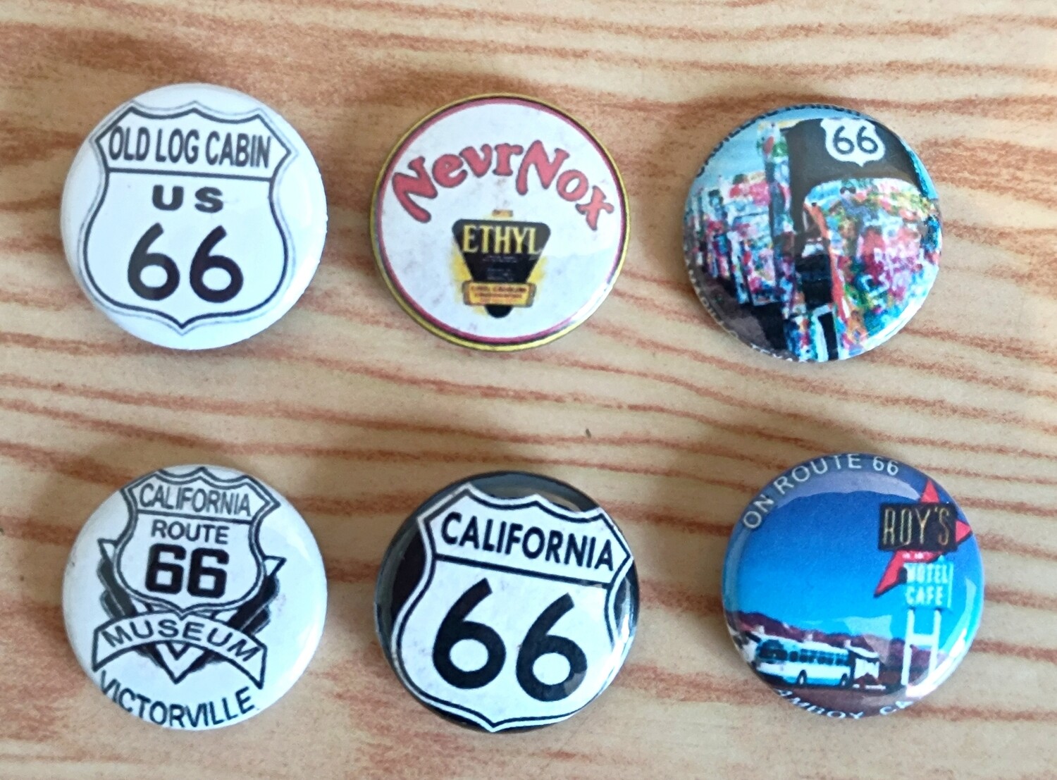 LOT DE 6 BADGES ET AIMANTS ROUTE 66 (2)