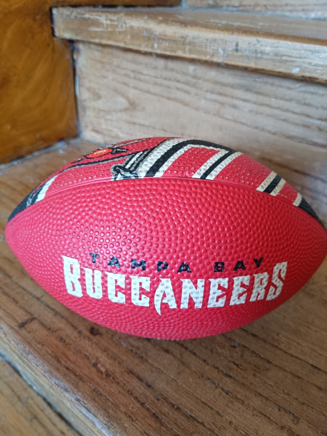 PETIT BALLON DE FOOTBALL AMÉRICAIN DES BUCCANEERS