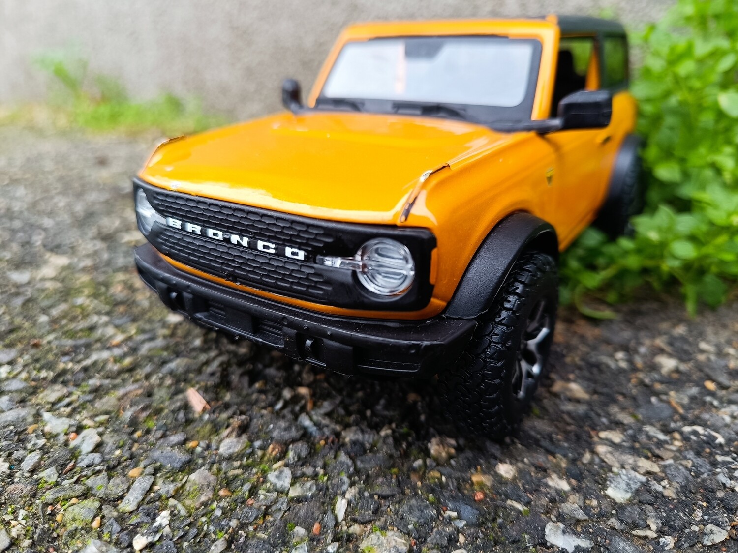 VOITURE FORD BRONCO 1/24 MAISTO