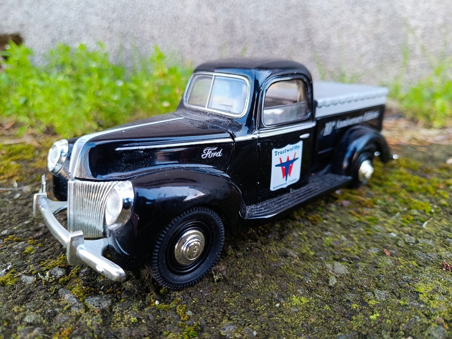 PICK-UP FORD TIRELIRE 1/25