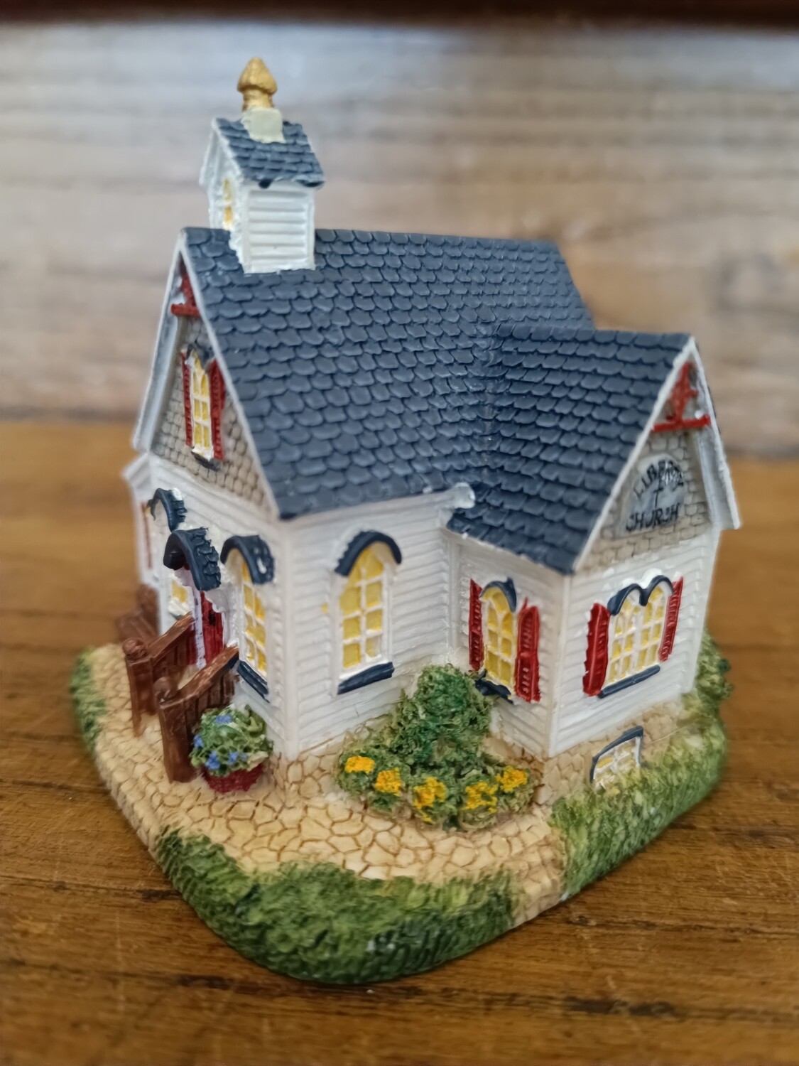 PETITE ÉGLISE TYPIQUE AMÉRICAINE
