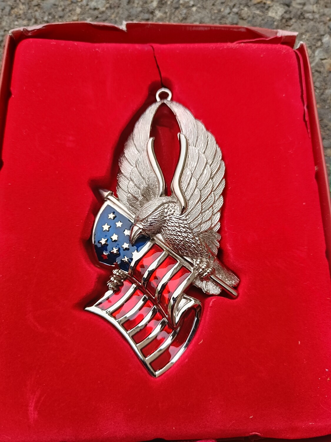 MAGNIFIQUE PENDENTIF AIGLE PATRIOTIQUE