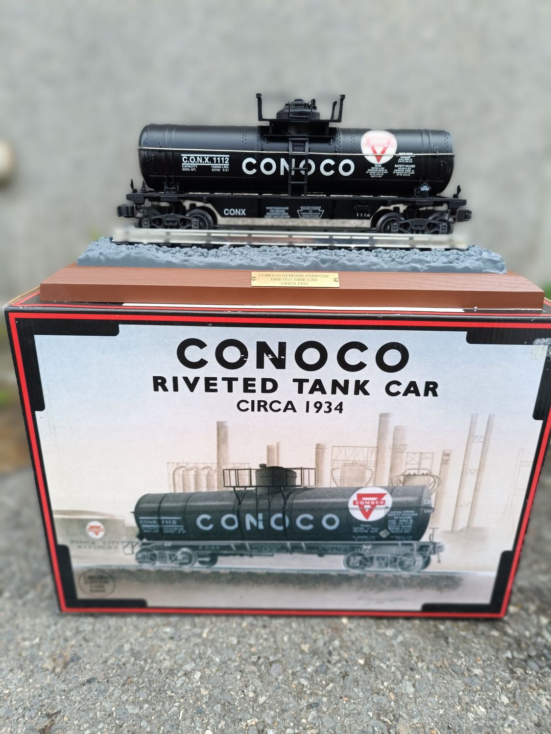 TRAIN CONOCO TANK CAR