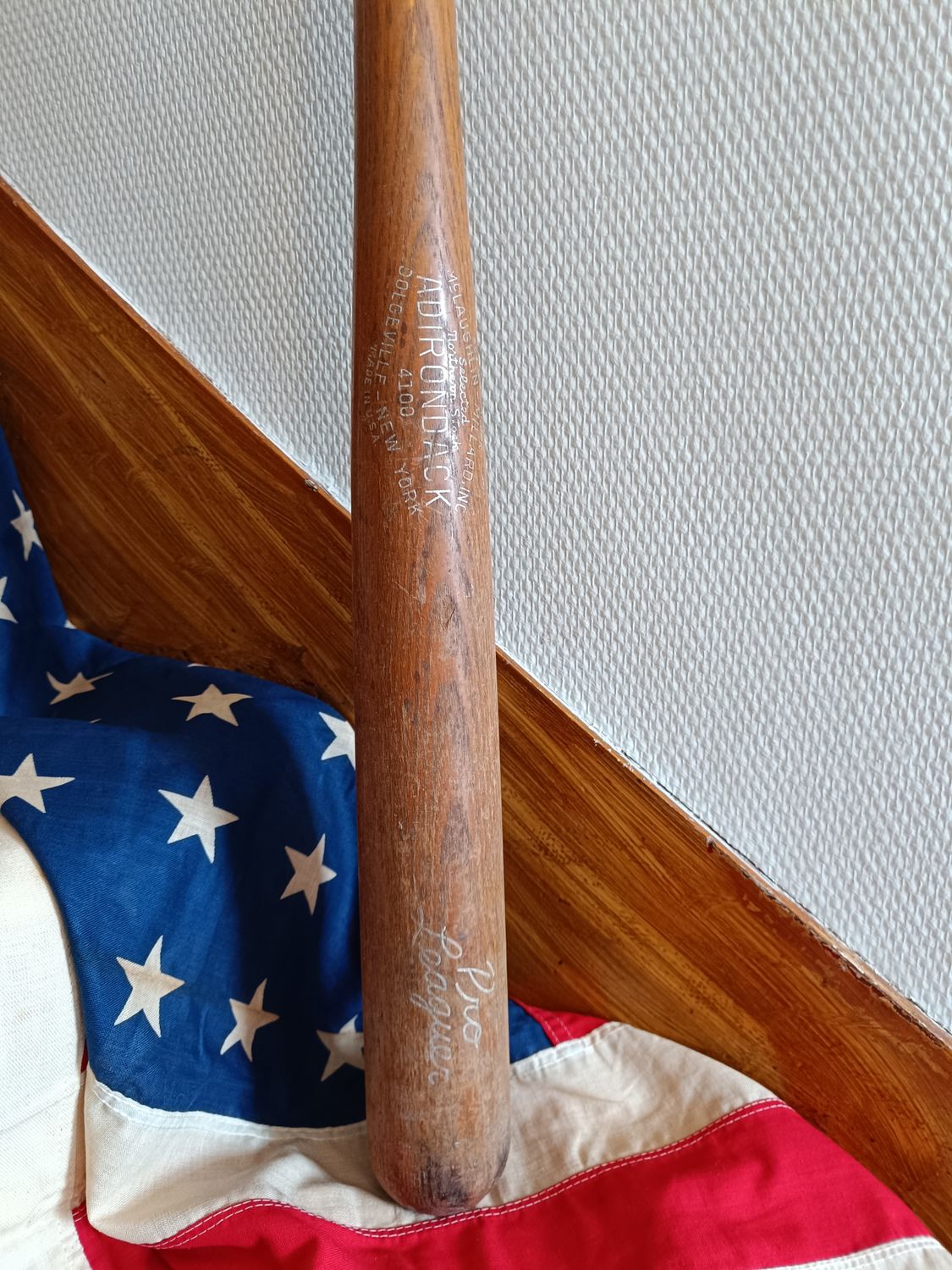 MAGNIFIQUE BATTE DE BASEBALL VINTAGE DOLGEVILLE NEW YORK PRO LEAGUER