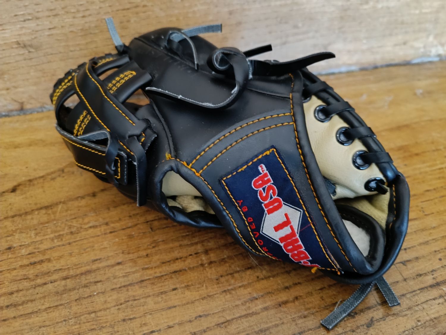 PETIT GANT DE BASEBALL