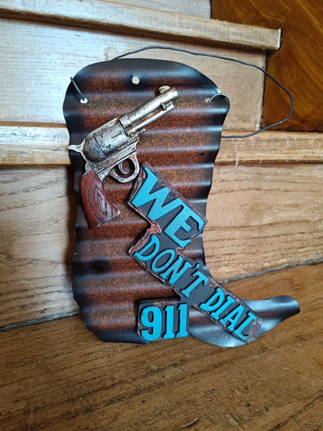 SANTIAG WE DON&#39;T DIAL 911