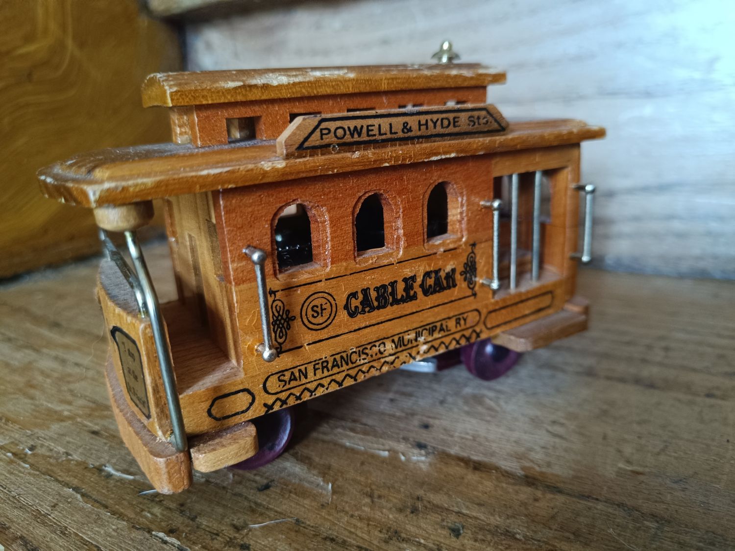 TRÈS BEAU CABLE CAR MUSICAL 