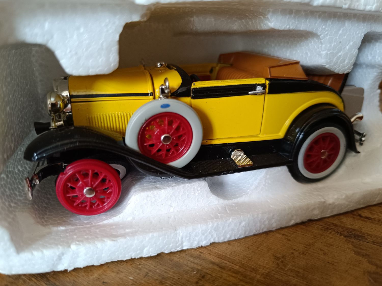 PETIT ROADSTER JAUNE