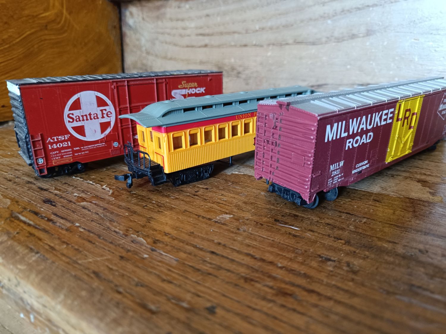 LOT 3 TRAINS AMÉRICAINS EN PLASTIQUE