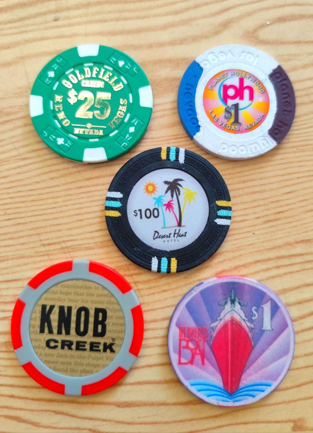 LOT DE 5 JETONS (5)