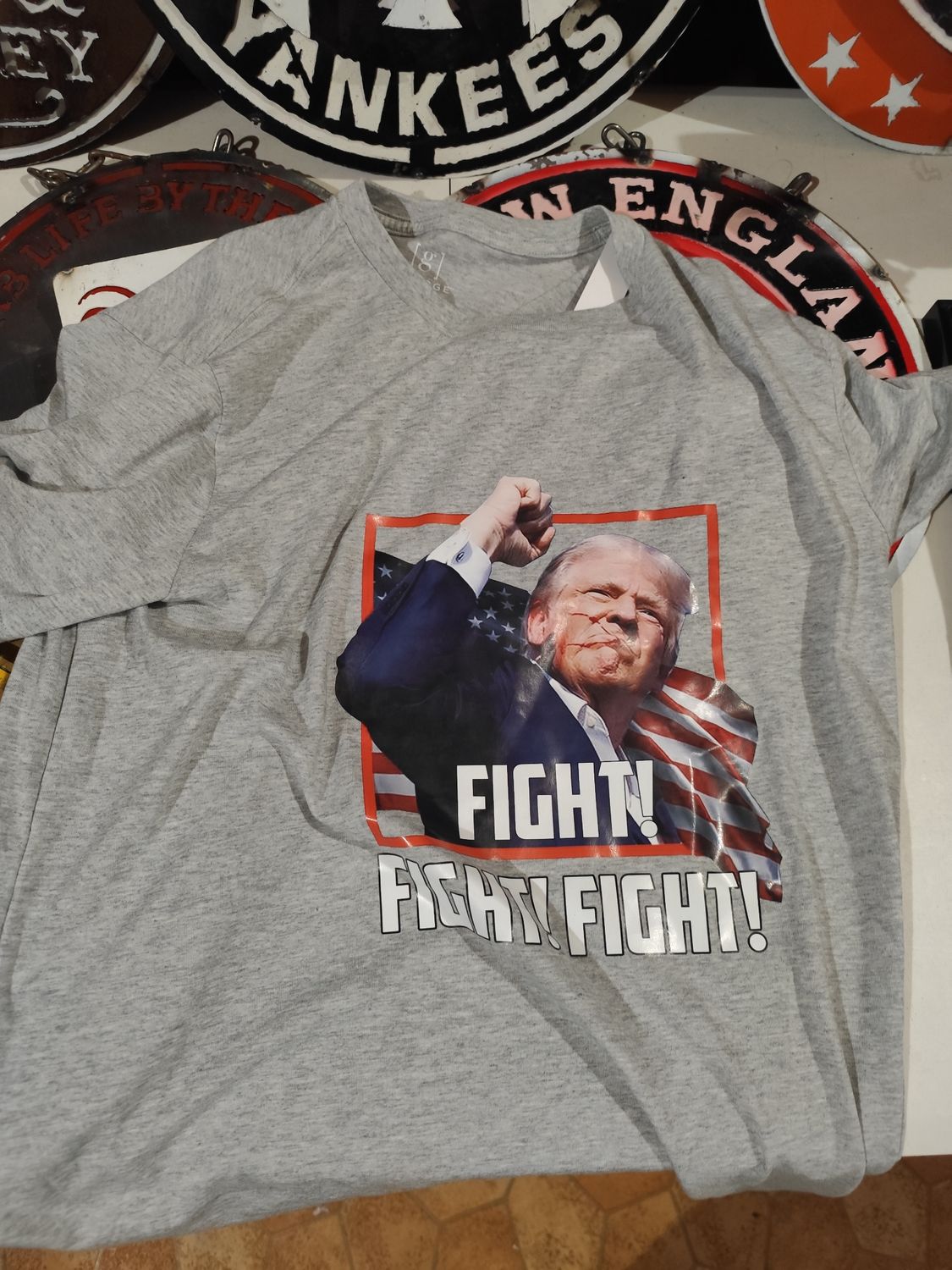 T-SHIRT TRUMP