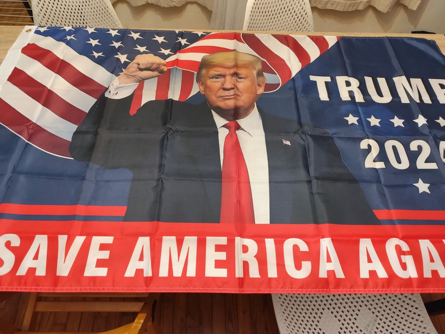 POUR VINCENT DRAPEAU DONALD TRUMP