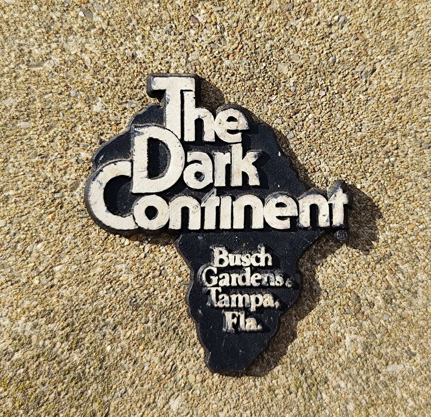 MAGNET DARK CONTINENT