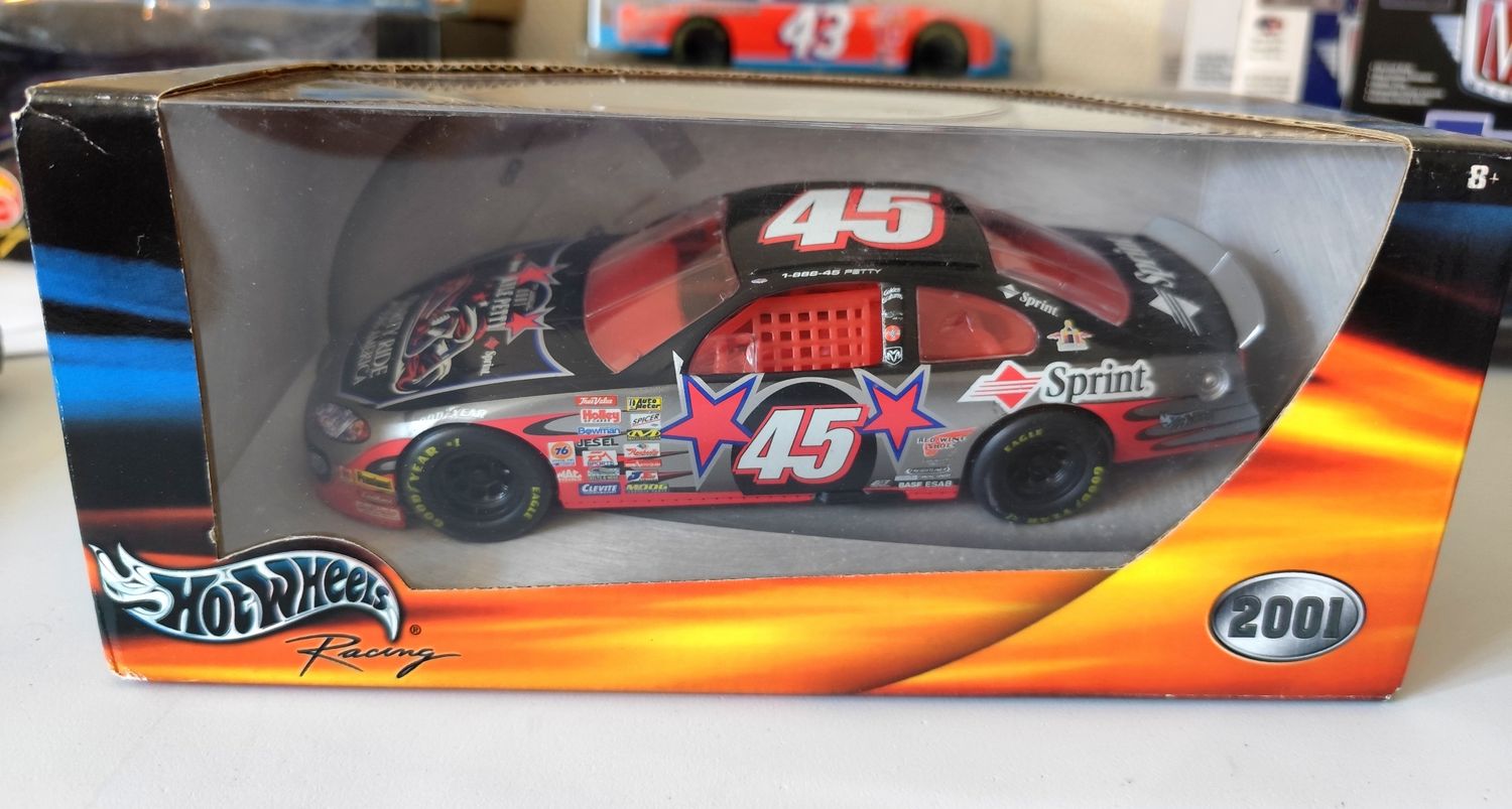 NASCAR DODGE HOT WHEELS 1/24