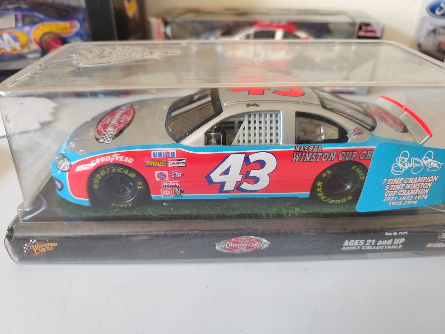 NASCAR DODGE  WINERS CIRCLE 1/24