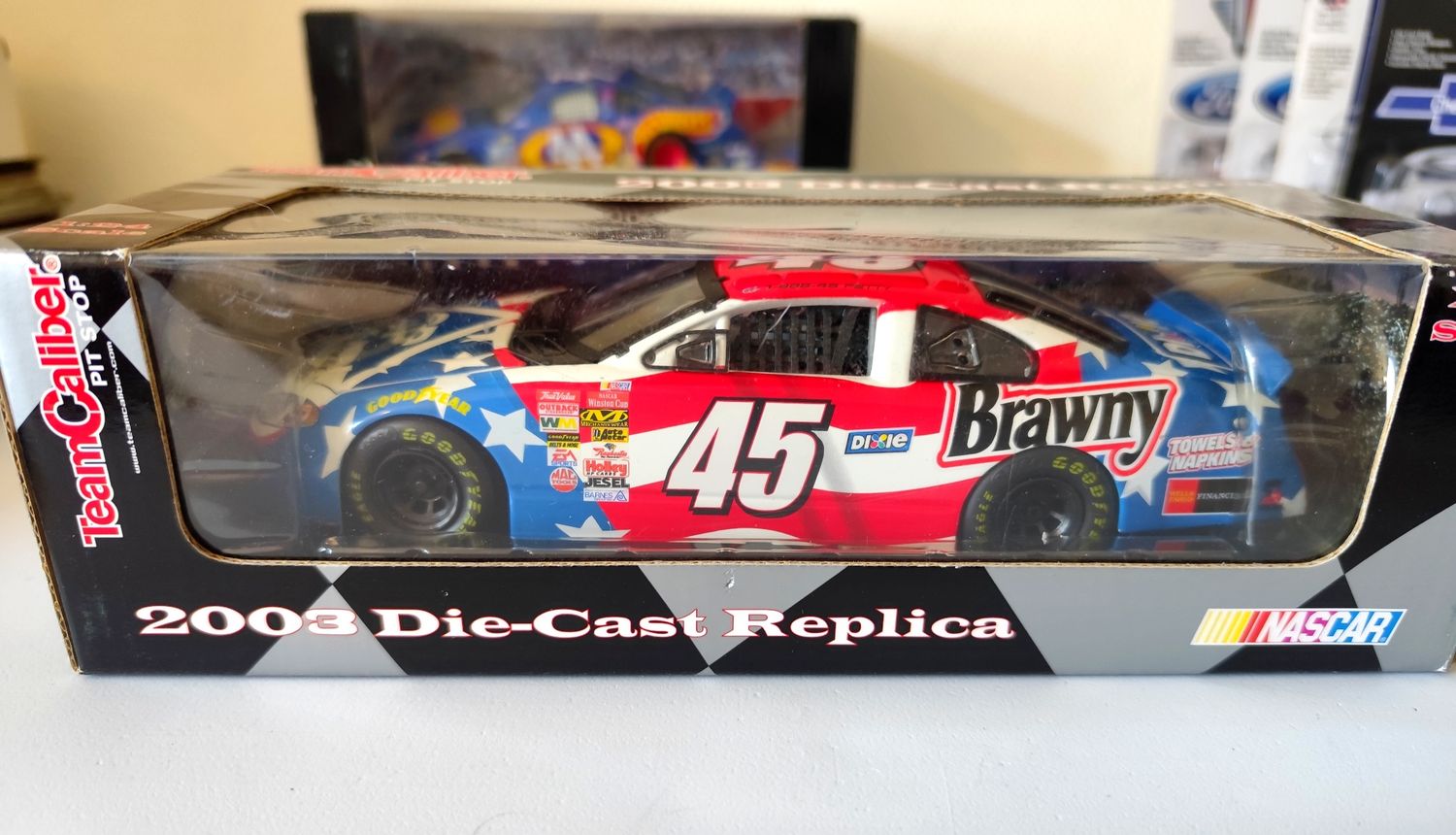 NASCAR DODGE BRAWNY 1/24