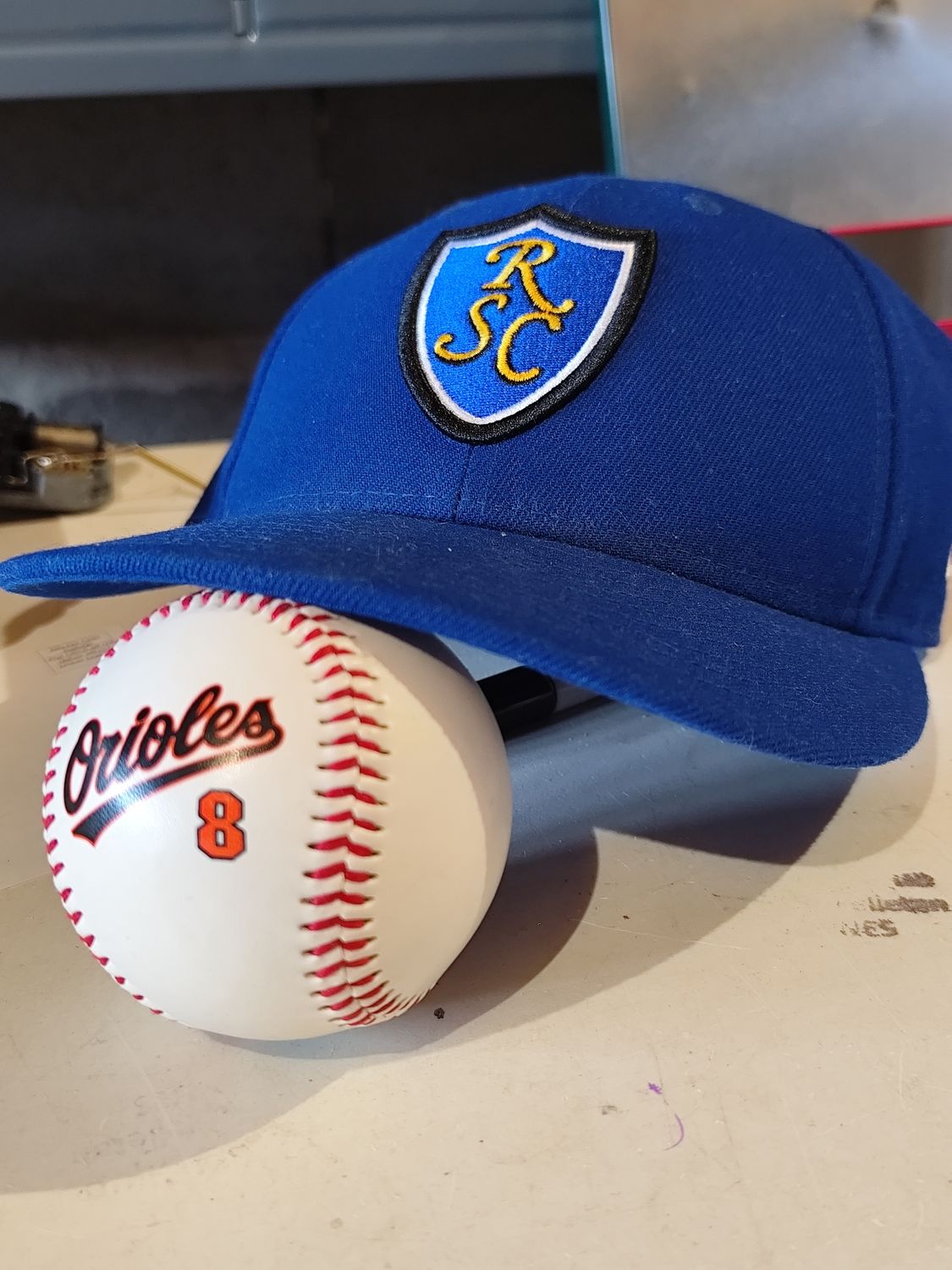 LOT CASQUETTE+ BALLE DE BASEBALL