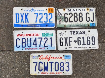 LOT DE 5 PLAQUES