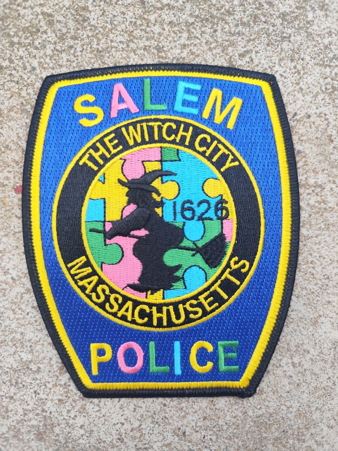 ÉCUSSONS POLICE DE SALEM.