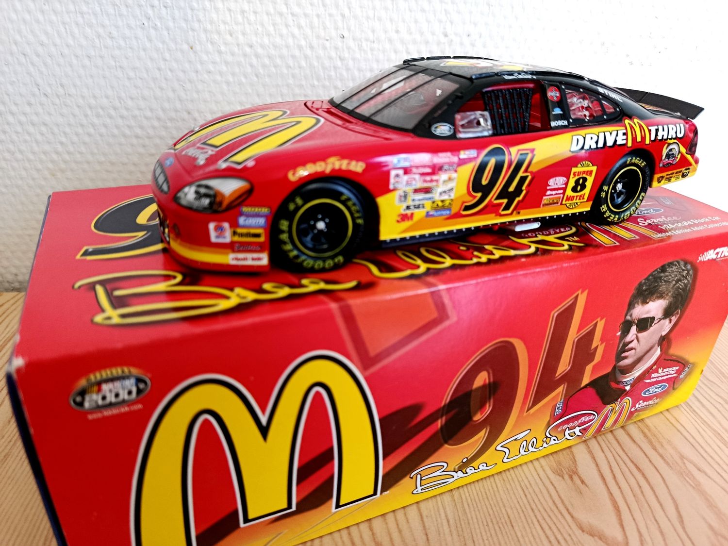 NASCAR FORD 1/24 MACDONALD&#39;S
