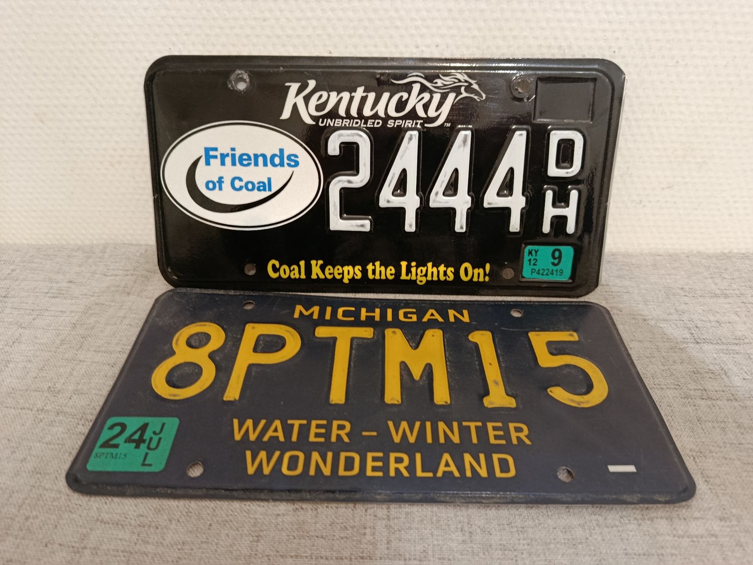 POUR FRED LOT DE 2 PLAQUES