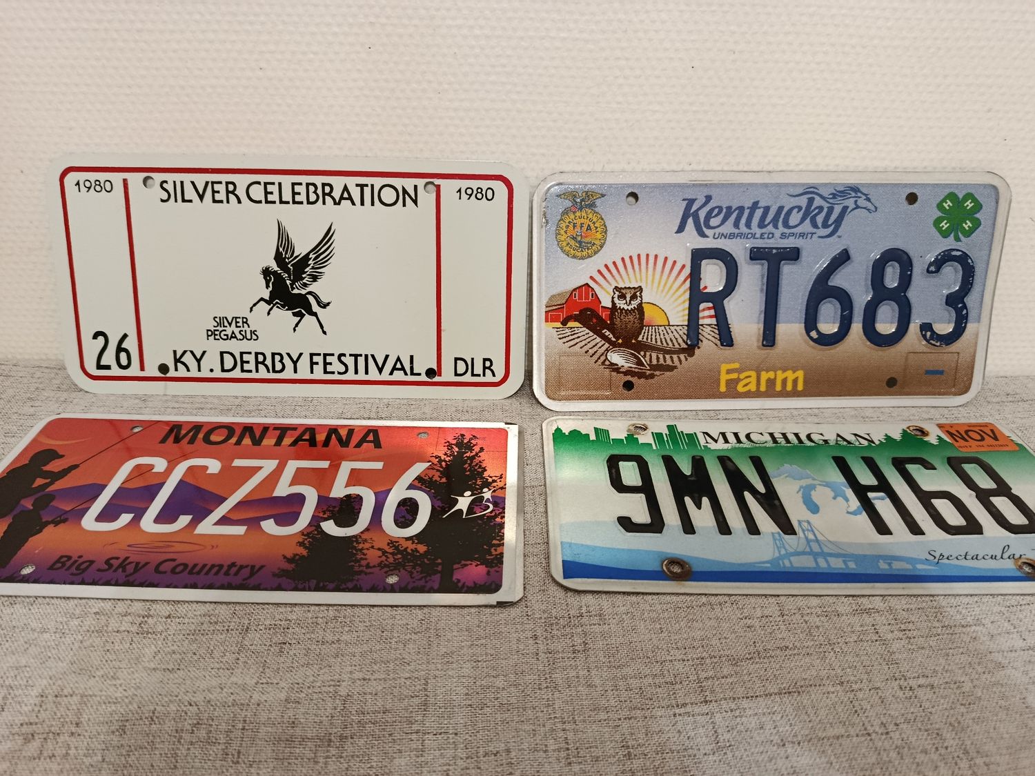 POUR SOPHIE LOT DE 4 PLAQUES AMÉRICAINES