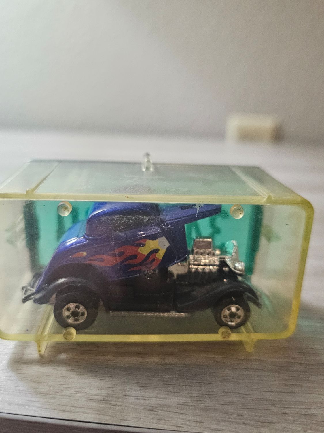 POUR SHIRLEY ( PETITE VOITURE HOT WHEELS)