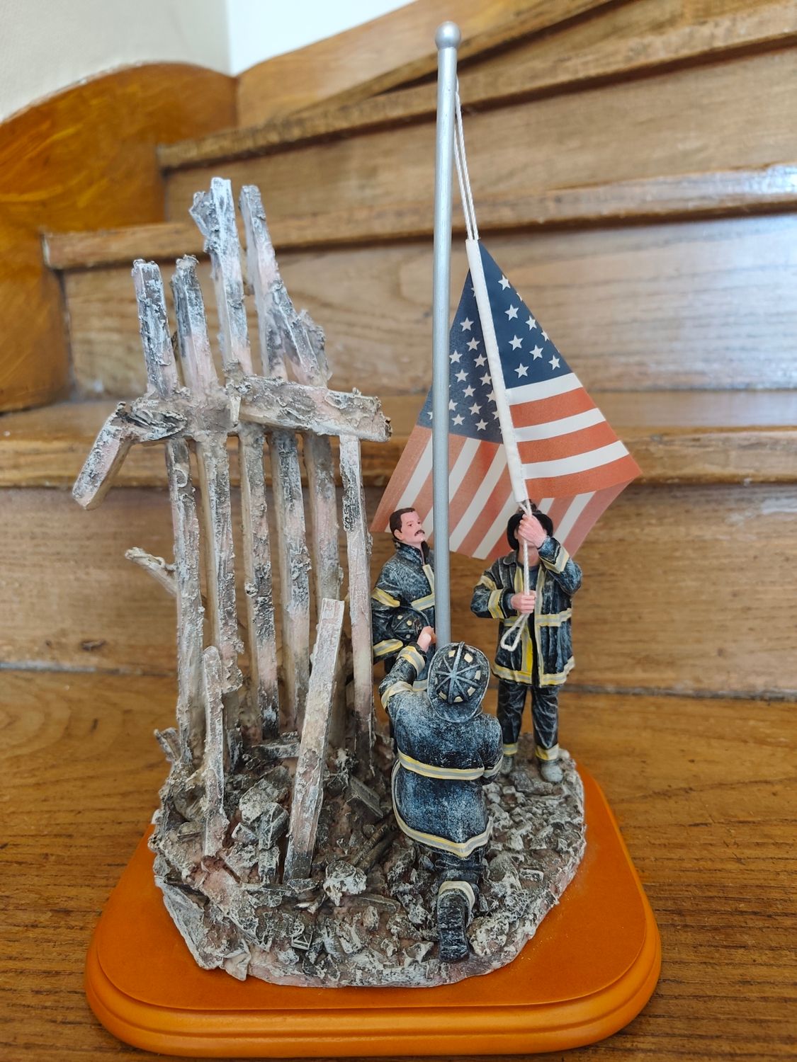 POUR NICOLAS STATUETTE WORLD TRADE CENTER