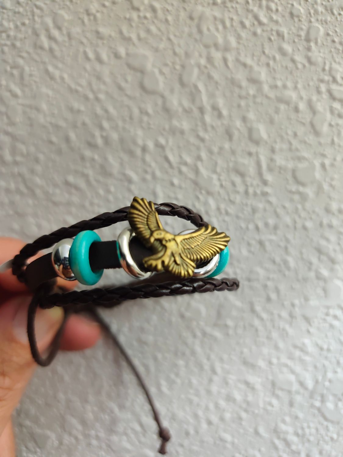 BRACELET AVEC AIGLE.( Pour Charlotte)