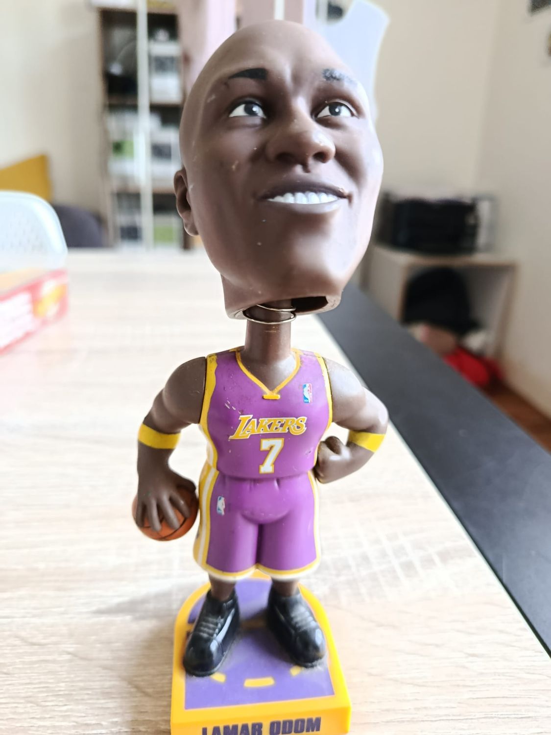 FIGURINE BASKET