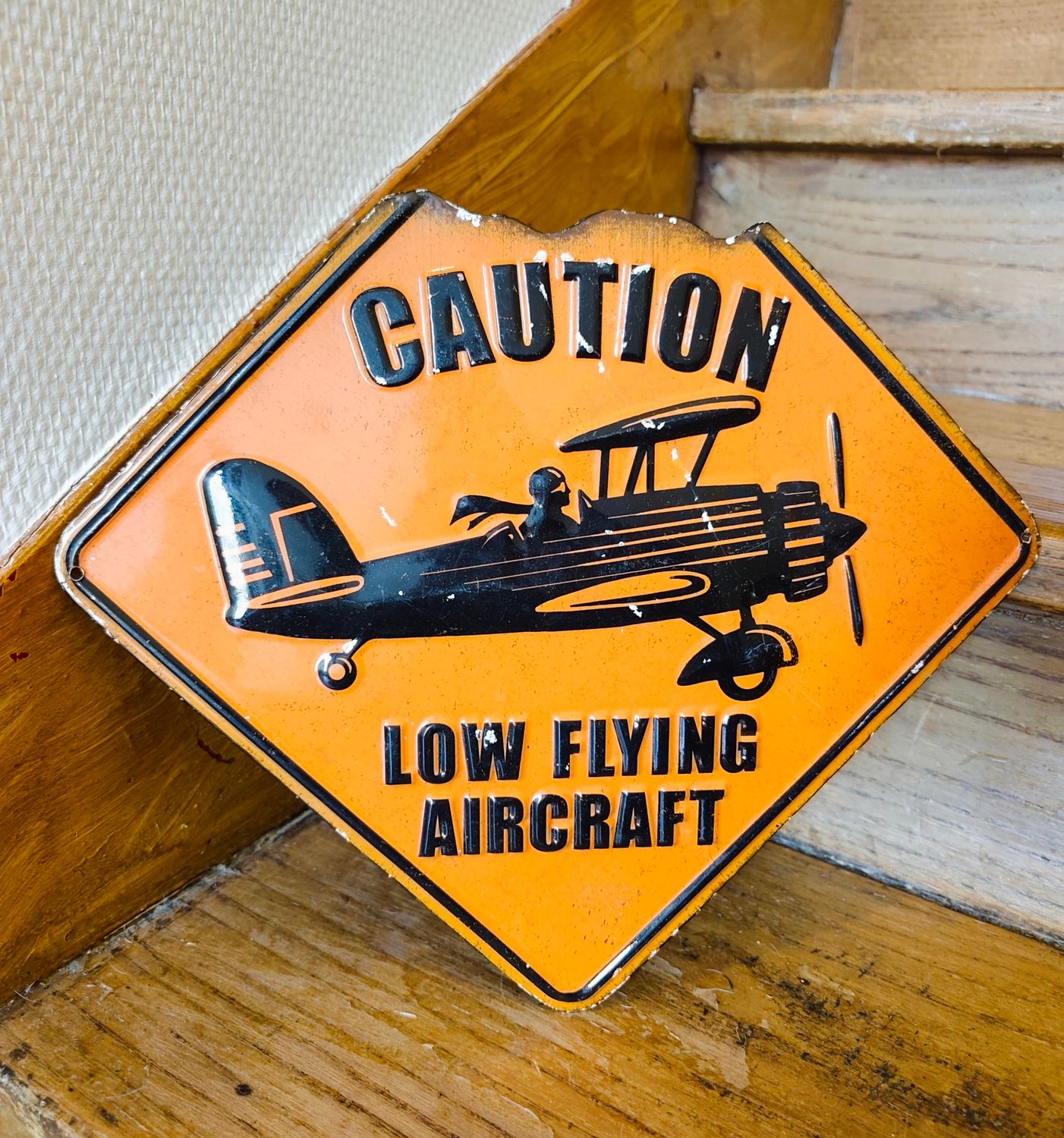PLAQUE CAUTION LOW FLYING
