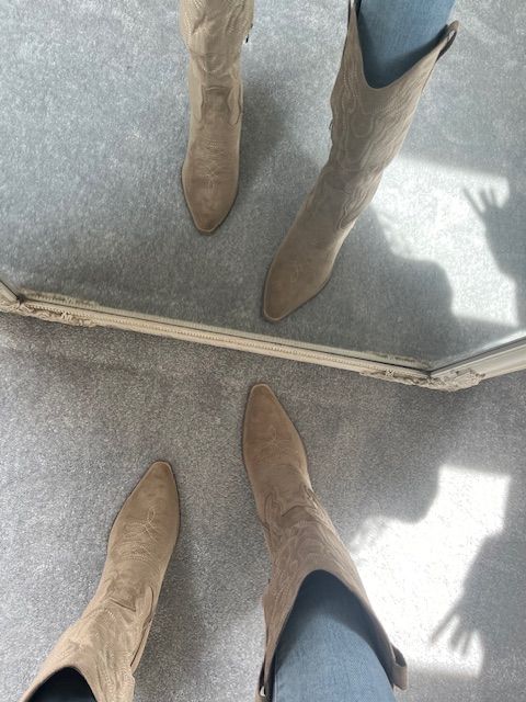 Cowboy boots khaki