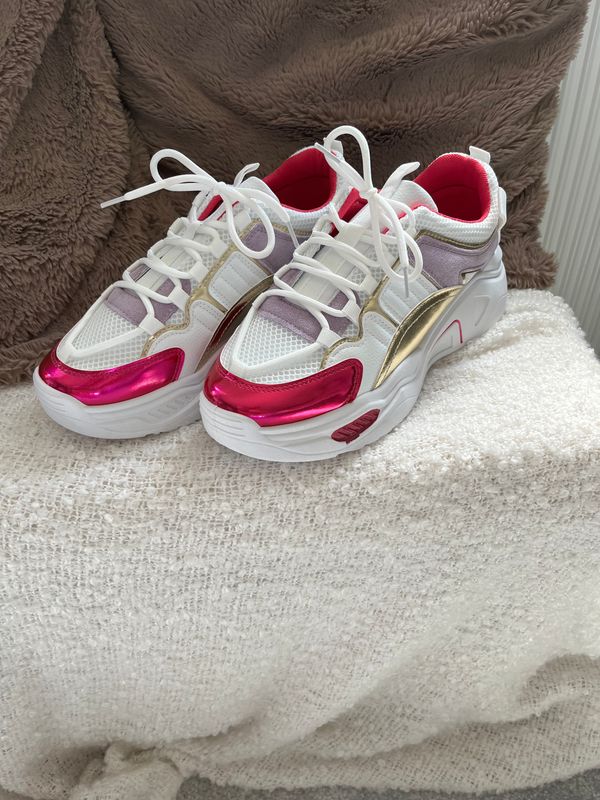 Fuchsia sneakers